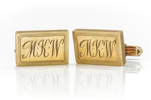 A PAIR OF 9CT GOLD CUFFLINKS