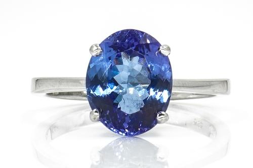 A WHITE GOLD AND TANZANITE SINGLE STONE RING