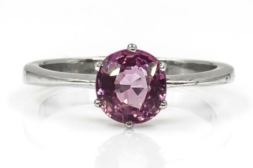A WHITE GOLD AND PINK SPINEL SINGLE STONE RING RING