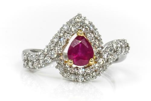 A WHITE GOLD, RUBY AND DIAMOND CLUSTER RING