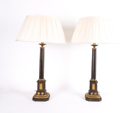 A PAIR OF GILT AND PATINATED METAL CLUSTER COLUMN TABLE LAMPS (2)