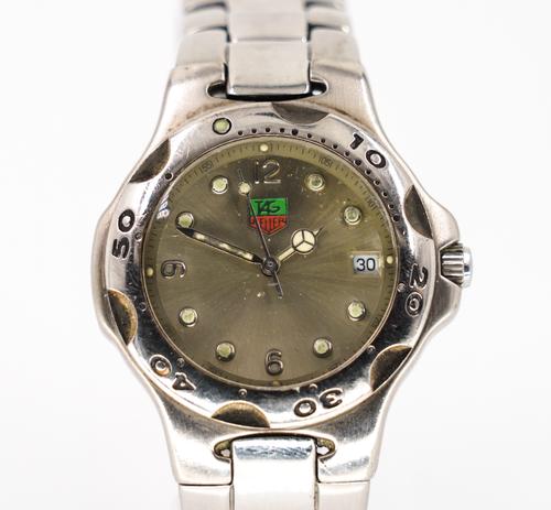 A TAG HEUER STEEL GENTLEMAN'S BRACELET WRISTWATCH