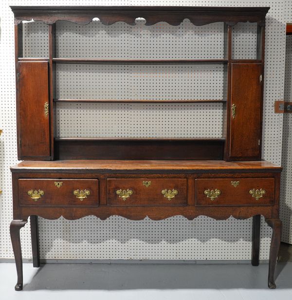 AN 18TH CENTURY OAK KITCHEN DRESSER