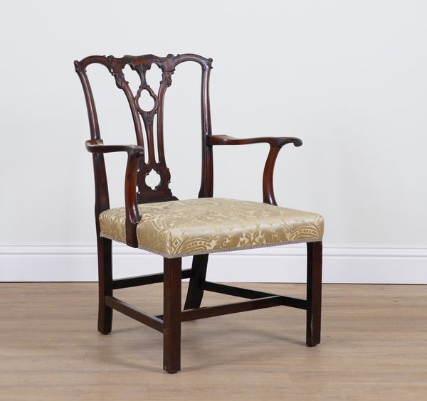 A GEORGE III MAHOGANY FRAMED CARVER CHAIR