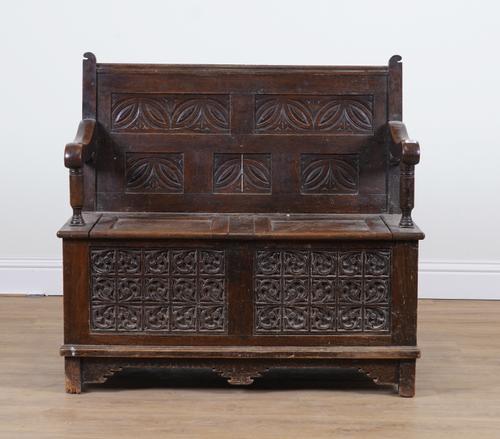 AN 18TH CENTURY OAK SETTLE