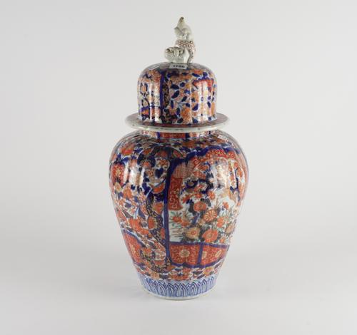 A JAPANESE IMARI VASE AND COVER (2)