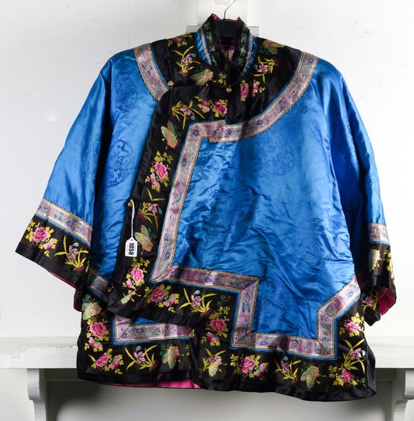 A CHINESE EMBROIDERED BLUE SILK JACKET