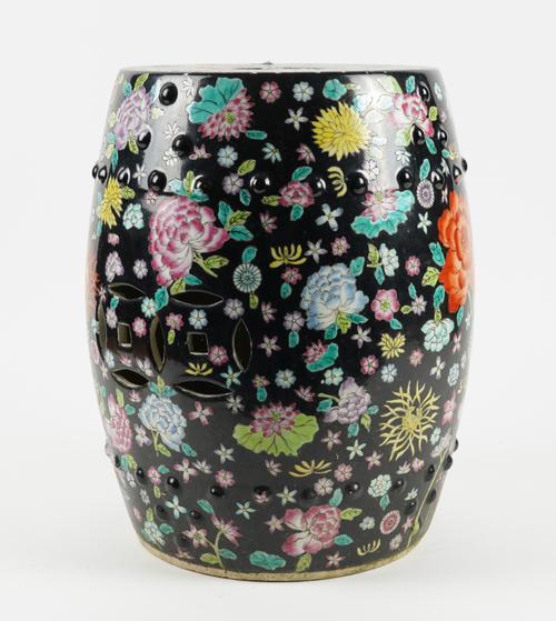 A CHINESE PORCELAIN BARREL-SHAPED GARDEN SEAT