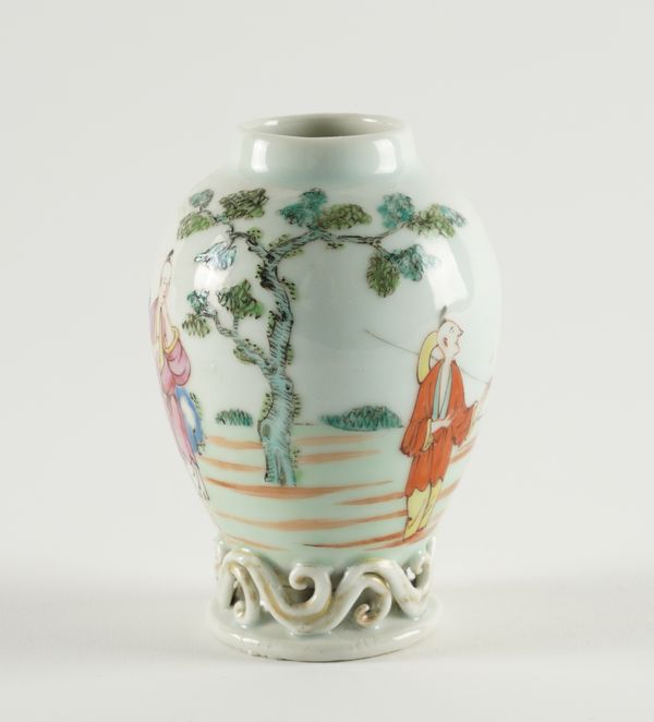 A CHINESE FAMILLE ROSE TEA CANISTER