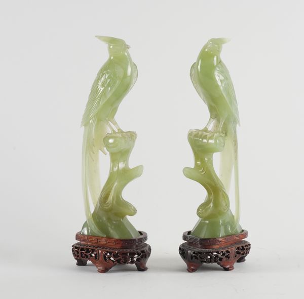 A PAIR OF CHINESE BOWENITE CARVINGS OF PHEASANTS (4)