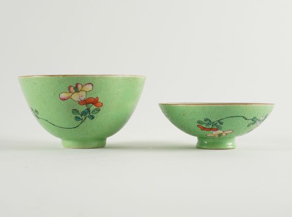 A CHINESE FAMILLE ROSE GREEN- GROUND BOWL AND COVER (2)