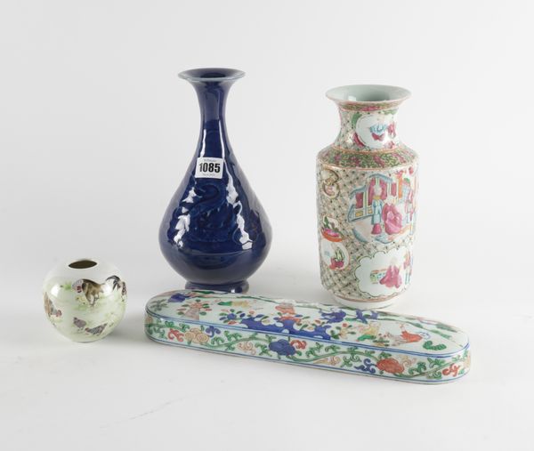 FOUR ITEMS OF CHINESE PORCELAIN (4)