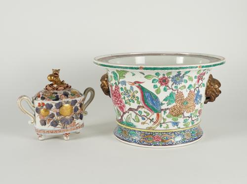 A JAPANESE IMARI-STYLE TWO-HANDLED OVAL BOX AND COVER  ( 3)