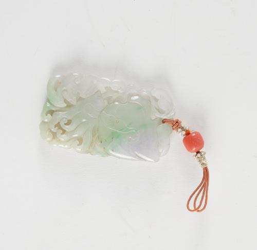 A CHINESE JADEITE PENDANT