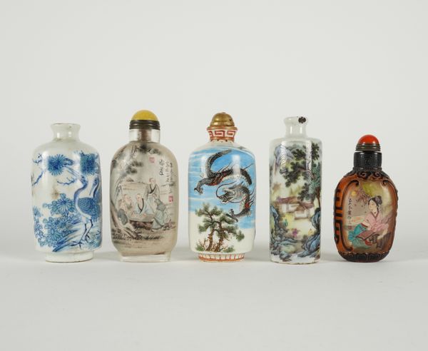 FIVE CHINESE SNUFF BOTTLES (5)