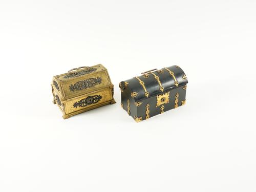 A RENAISSANCE REVIVAL ENGRAVED GILT-BRASS JEWELLERY CASKET AND ANOTHER LACQUERED CASKET (2)