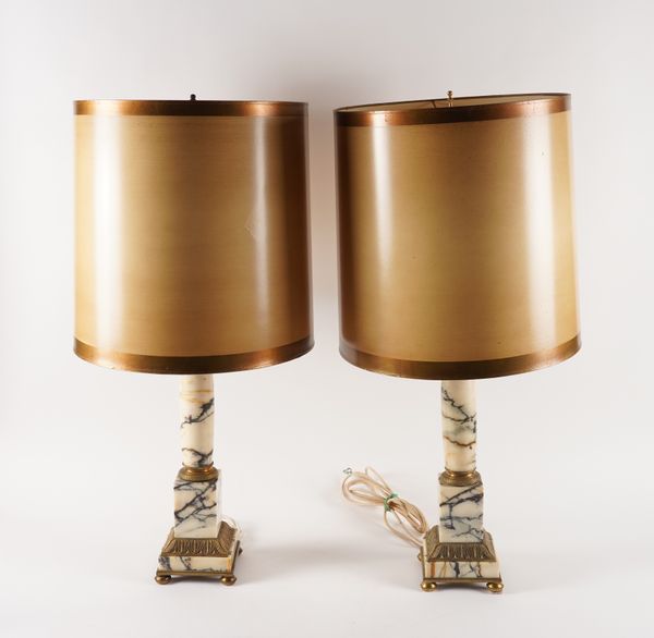 A PAIR OF MARBLE COLUMN TABLE LAMPS (2)