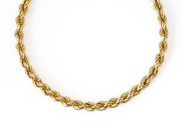 A TWIST LINK NECKLACE