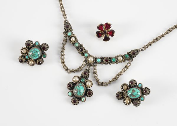 A 20TH CENTURY ISRAELI SILVER AND GEM SET NECKLACE WITH A MATCHING PAIR OF EARCLIPS AND ANOTHER EARCLIP (4)