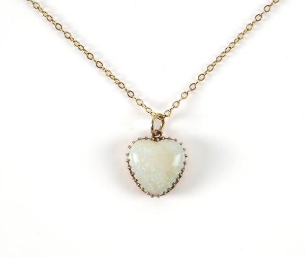 AN OPAL HEART PENDANT NECKLACE