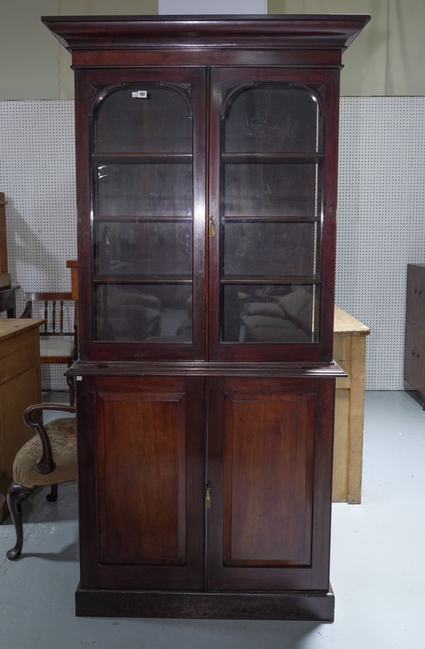 A VICTORIAN MAHOGANY FLOOR STANDING BOOKCASE CABINET