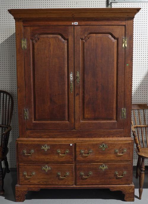 AN 18TH CENTURY OAK LINEN PRESS