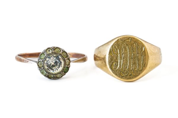 A GOLD SIGNET RING AND A COLOURLESS PASTE CLUSTER RING (2)