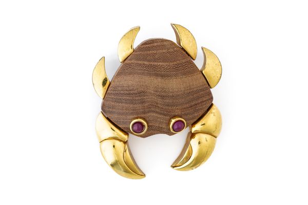 A CRAB BROOCH