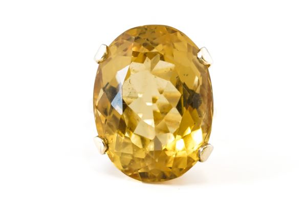 A 9CT GOLD AND CITRINE SINGLE STONE RING