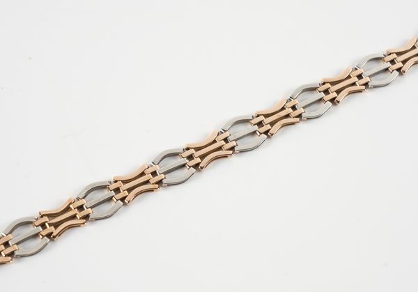 A BICOLOUR FANCY LINK BRACELET