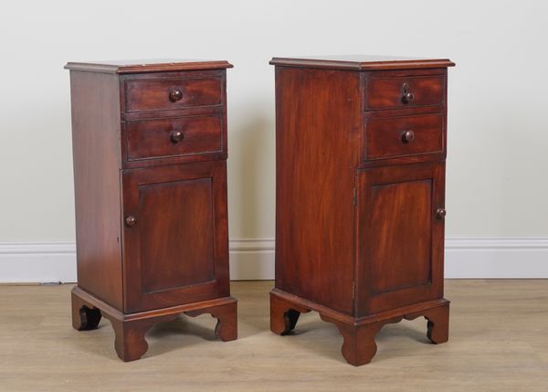 A PAIR OF MAHOGANY BEDSIDE TABLES (2)