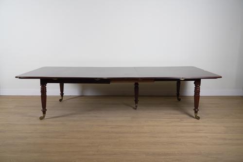 A GEORGE IV MAHOGANY EXTENDING DINING TABLE