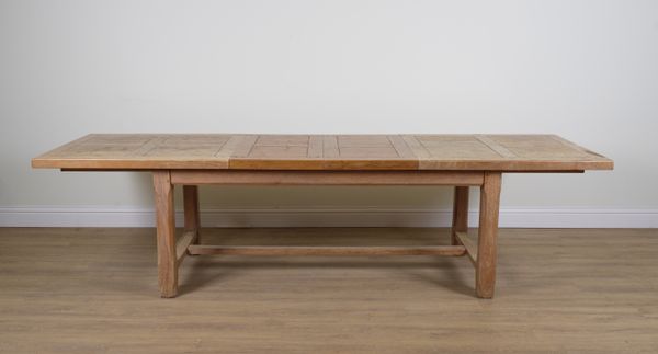 A 20TH CENTURY OAK EXTENDING KITCHEN TABLE