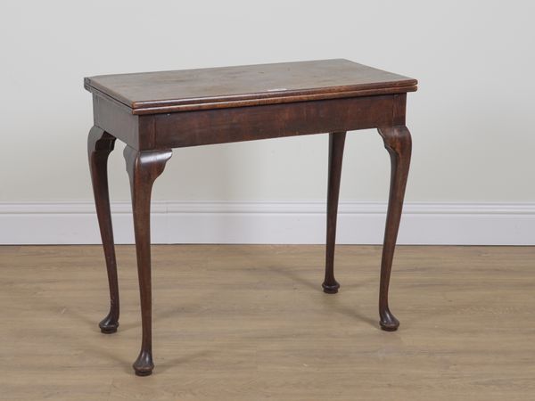 AN 18TH CENTURY MAHOGANY FOLDOVER TEA TABLE