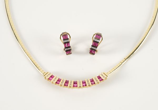 A GOLD, DIAMOND AND RUBY NECKLACE, TOGETHER WITH A MATCHING PAIR OF EARCLIPS (3)