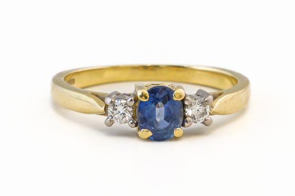 AN SAPPHIRE AND DIAMOND THREE STONE RING