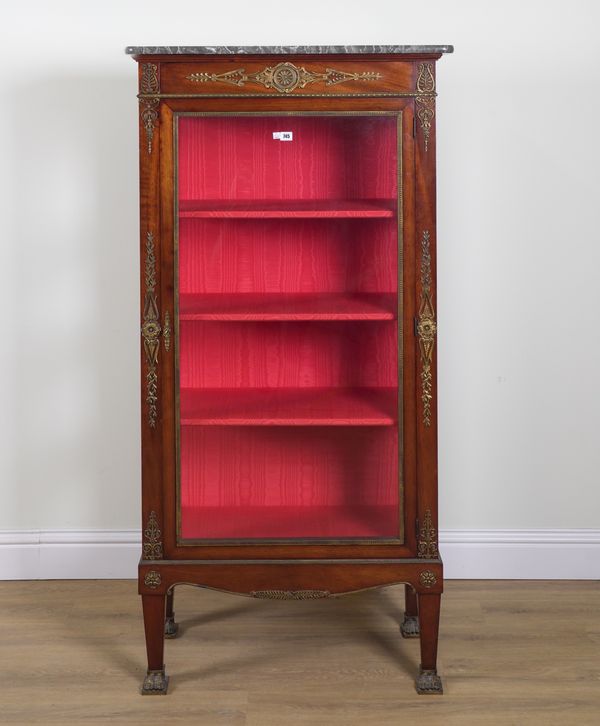 A LATE 19TH CENTURY FRENCH MARBLE TOPPED GILT METAL MOUNTED MAHOGANY SINGLE DOOR DISPLAY CABINET