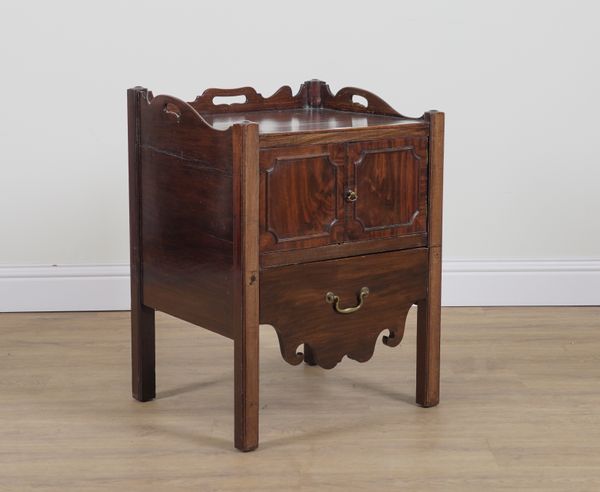 A MID 18TH CENTURY MAHOGANY TRAY TOP NIGHT COMMODE