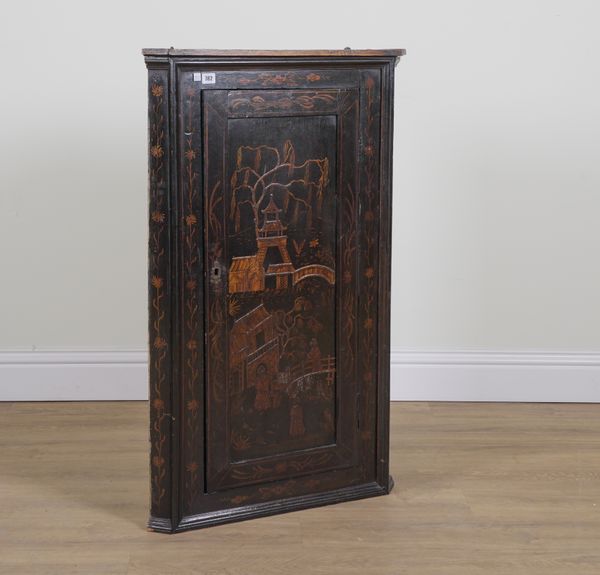 AN 18TH CENTURY CHINOISERIE DECORATED HANGING CORNER CABINET