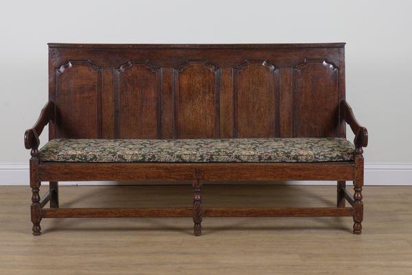 AN 18TH CENTURY OAK FIVE PANEL BACK OPEN ARM SETTLE