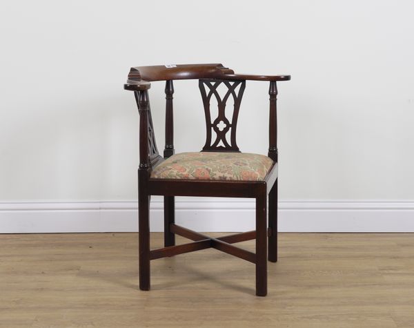 A GEORGE III MAHOGANY CORNER CHAIR