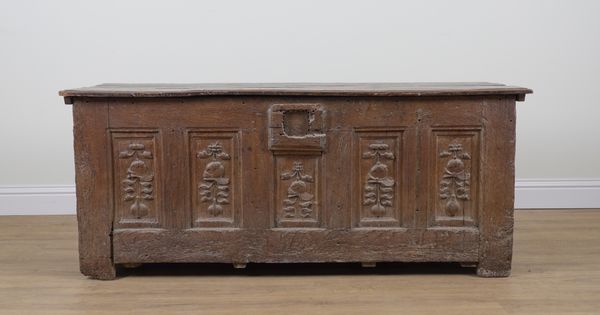 A 17TH CENTURY OAK COFFER