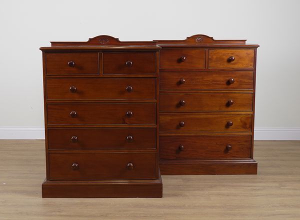 A PAIR OF MAHOGANY SIX DRAWER CHESTS (2)