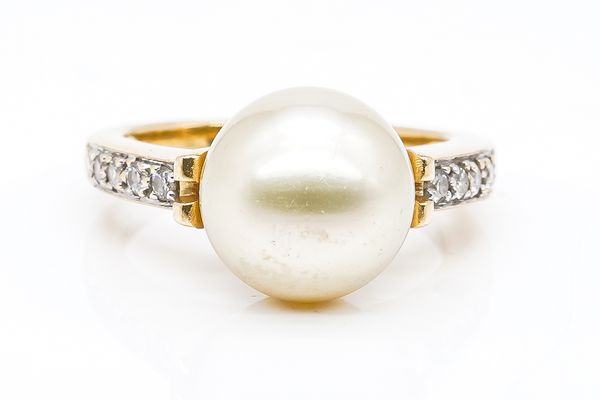 A FRENCH GOLD, CULTURED PEARL AND DIAMOND RING