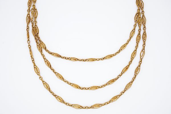 A GOLD OVAL AND MULTIPLE LINK NECKCHAIN