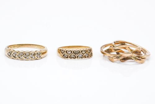 THREE 9CT GOLD RINGS (3)
