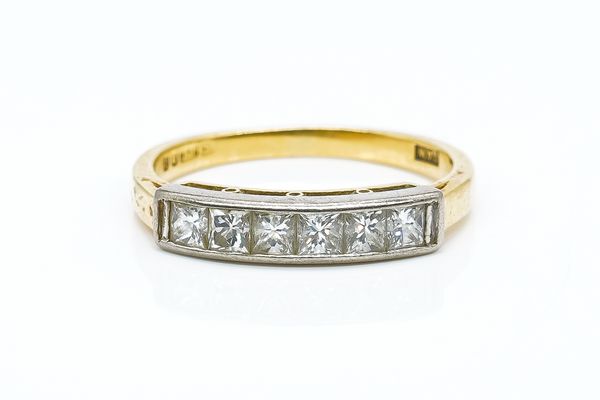 AN 18CT GOLD AND DIAMOND RING