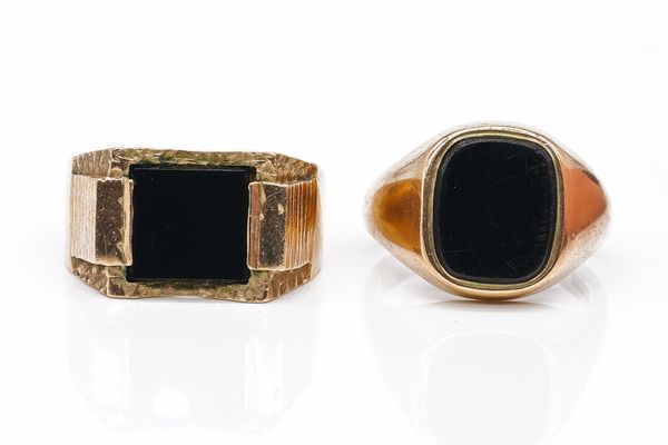 TWO 9CT GOLD AND BLACK ONYX SIGNET RINGS (2)