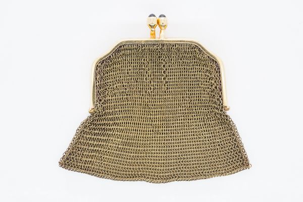 A GOLD CHAIN MESH PURSE