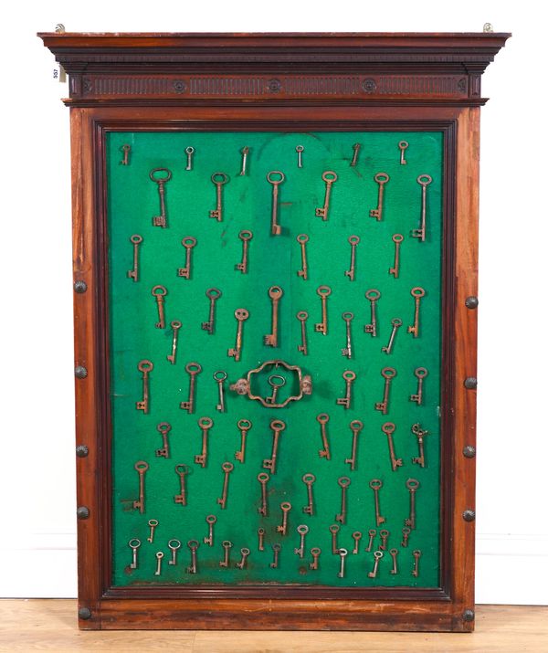 A LATE VICTORIAN MAHOGANY NEO-CLASSICAL STYLE ARCHITECTURAL FRAME WITH A COLLECTION OF VARIOUS STEEL KEYS